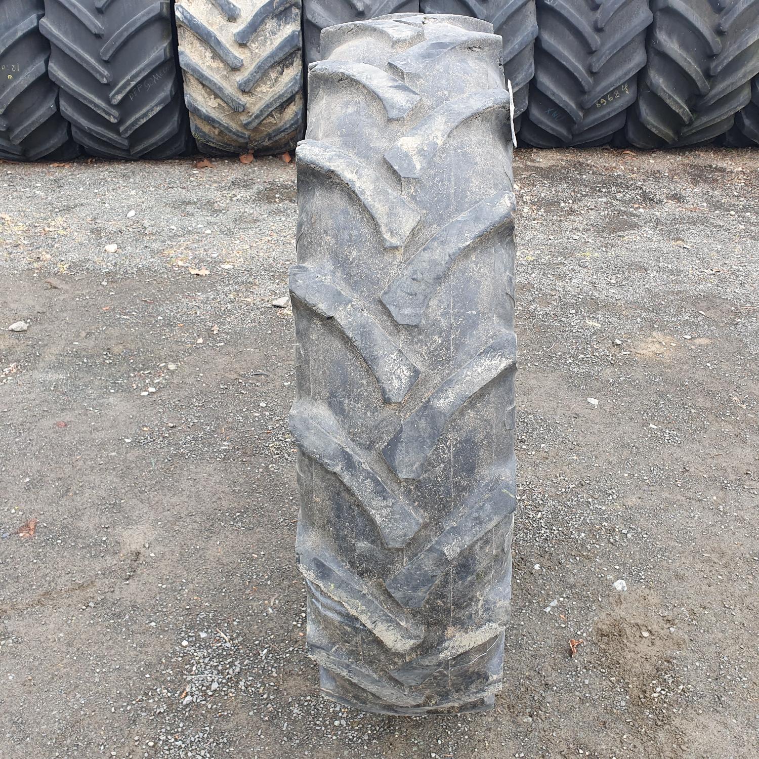  Cauciucuri 12.4R32 (320/85R32) Pirelli