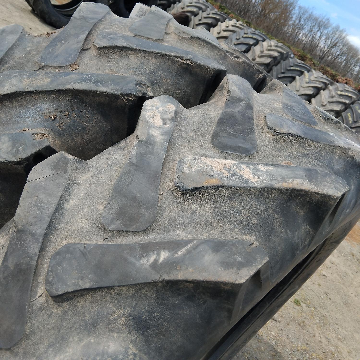  Cauciucuri 12.4-32 (320/85R32) Semperit