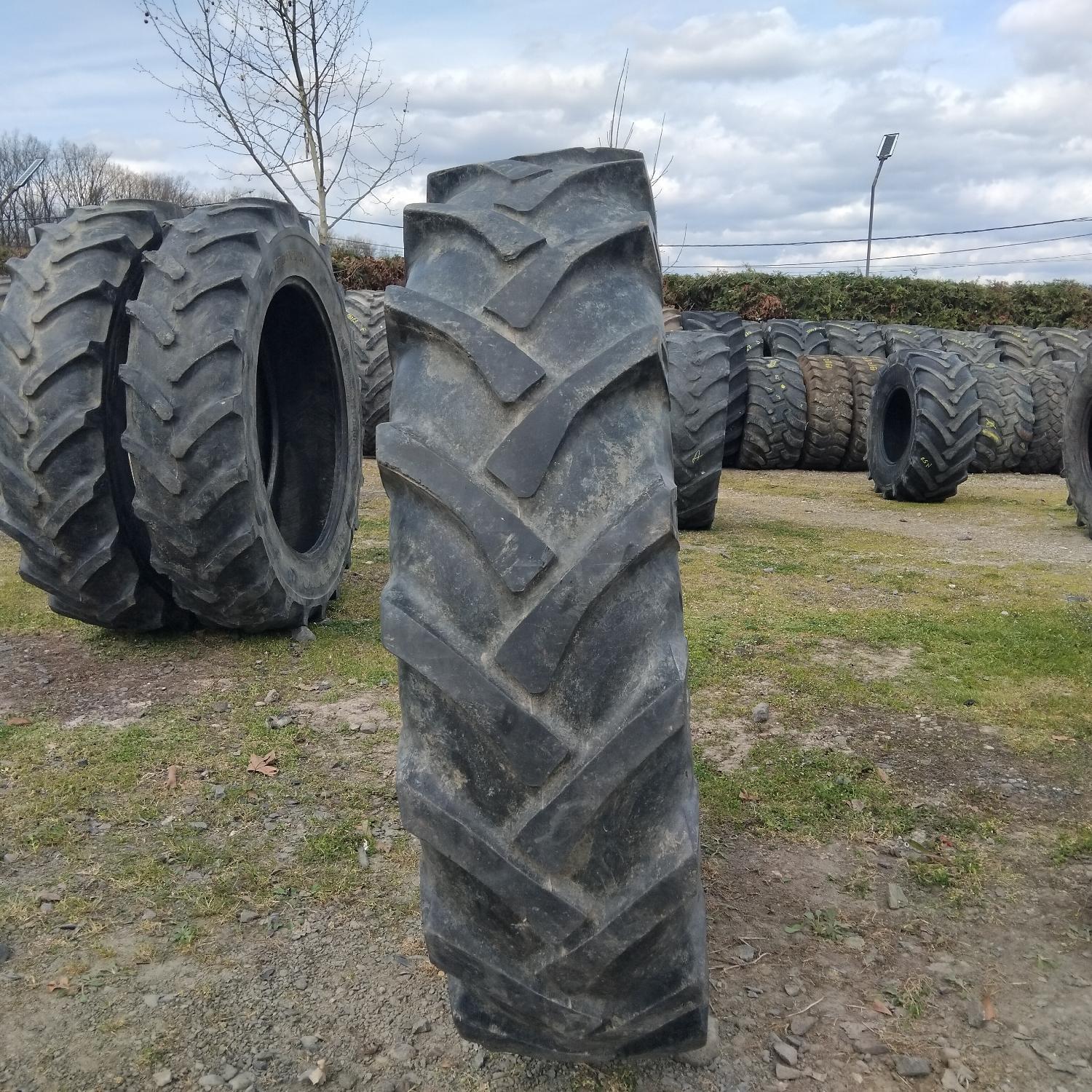  Cauciucuri 12.4-32 (320/85R32) Vredestein