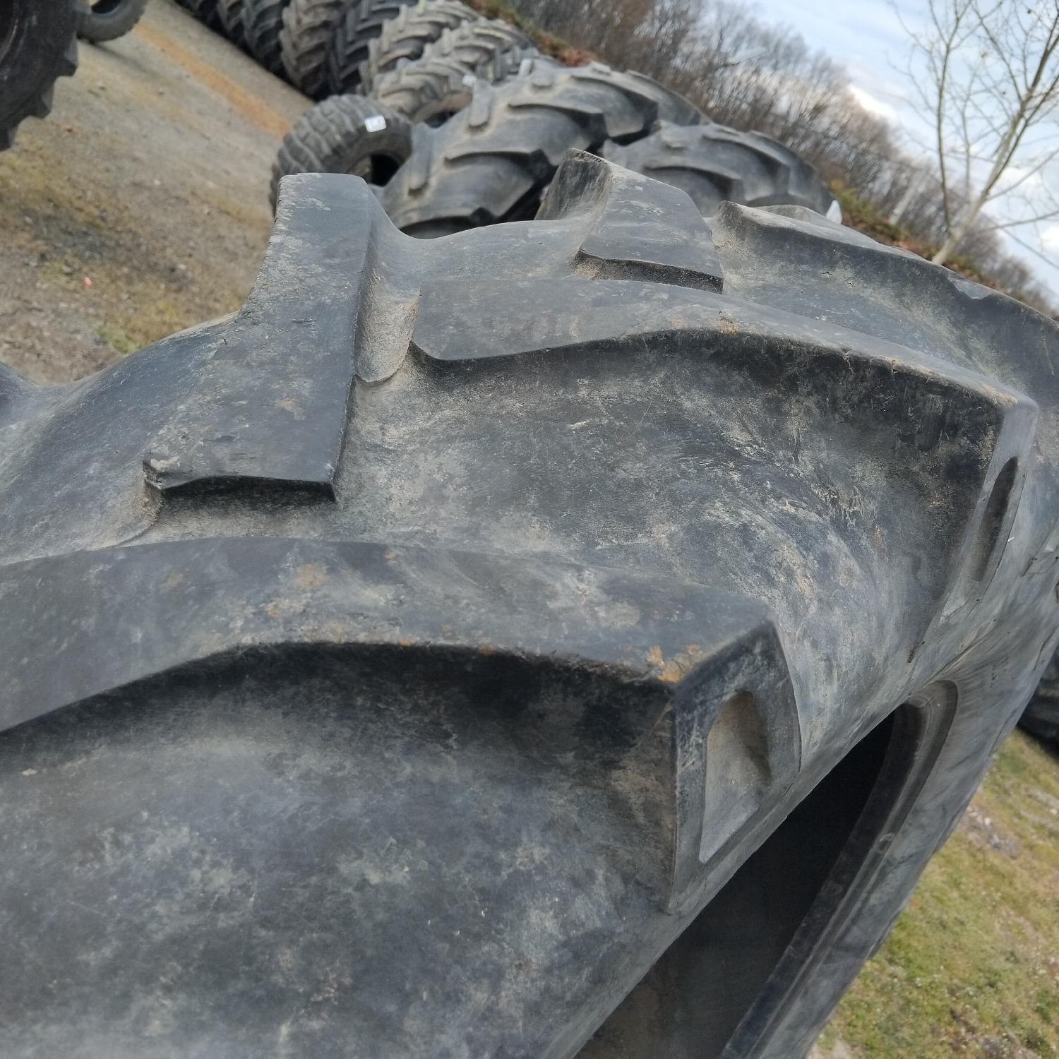  Cauciucuri 12.4-32 (320/85R32) Vredestein