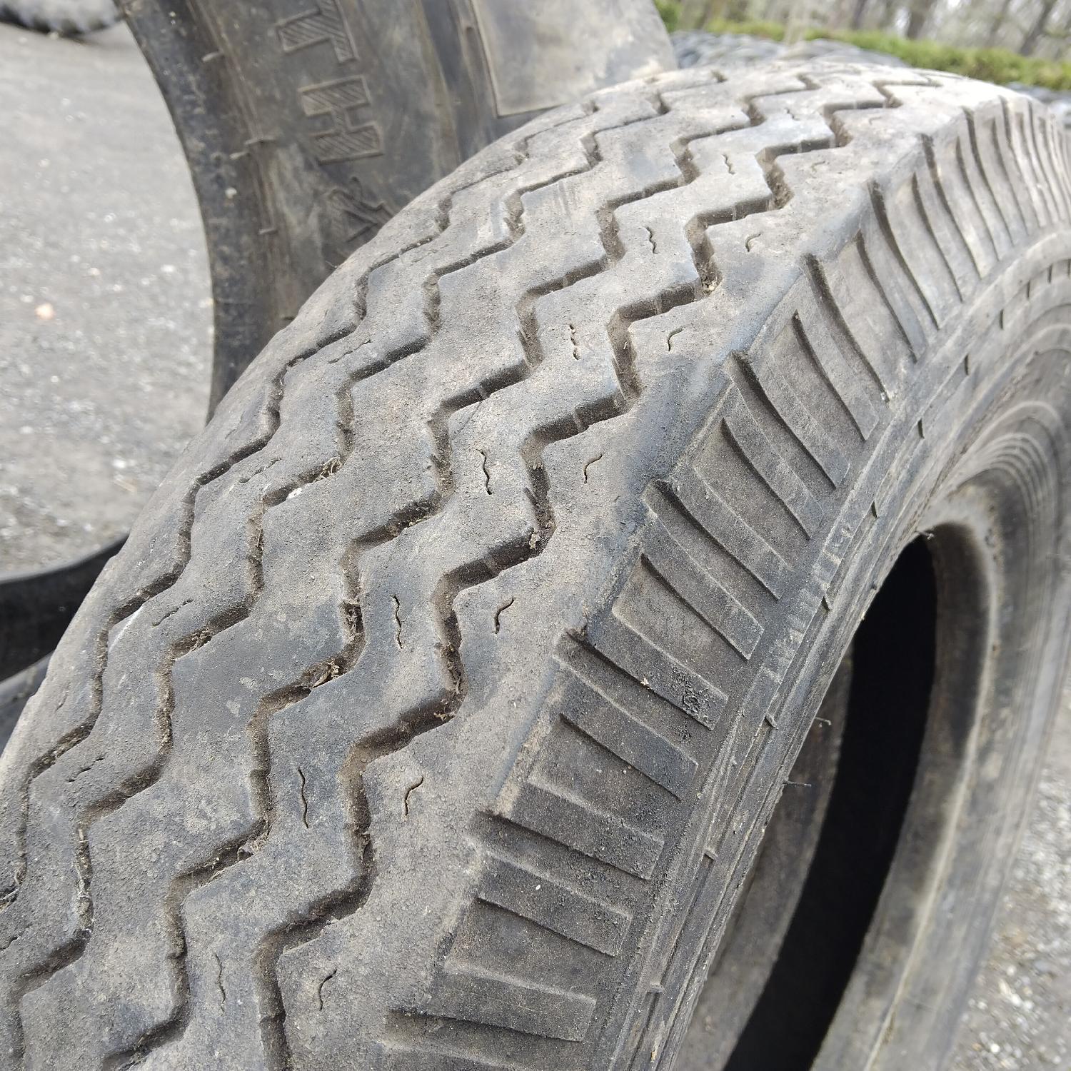  Cauciucuri 8.25-20  Pneumat