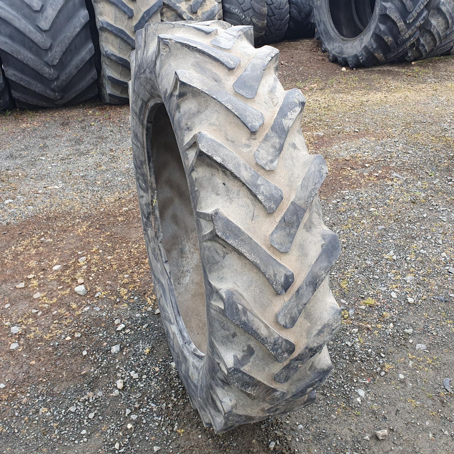  Cauciucuri 12.4-32 (320/85R32) Semperit