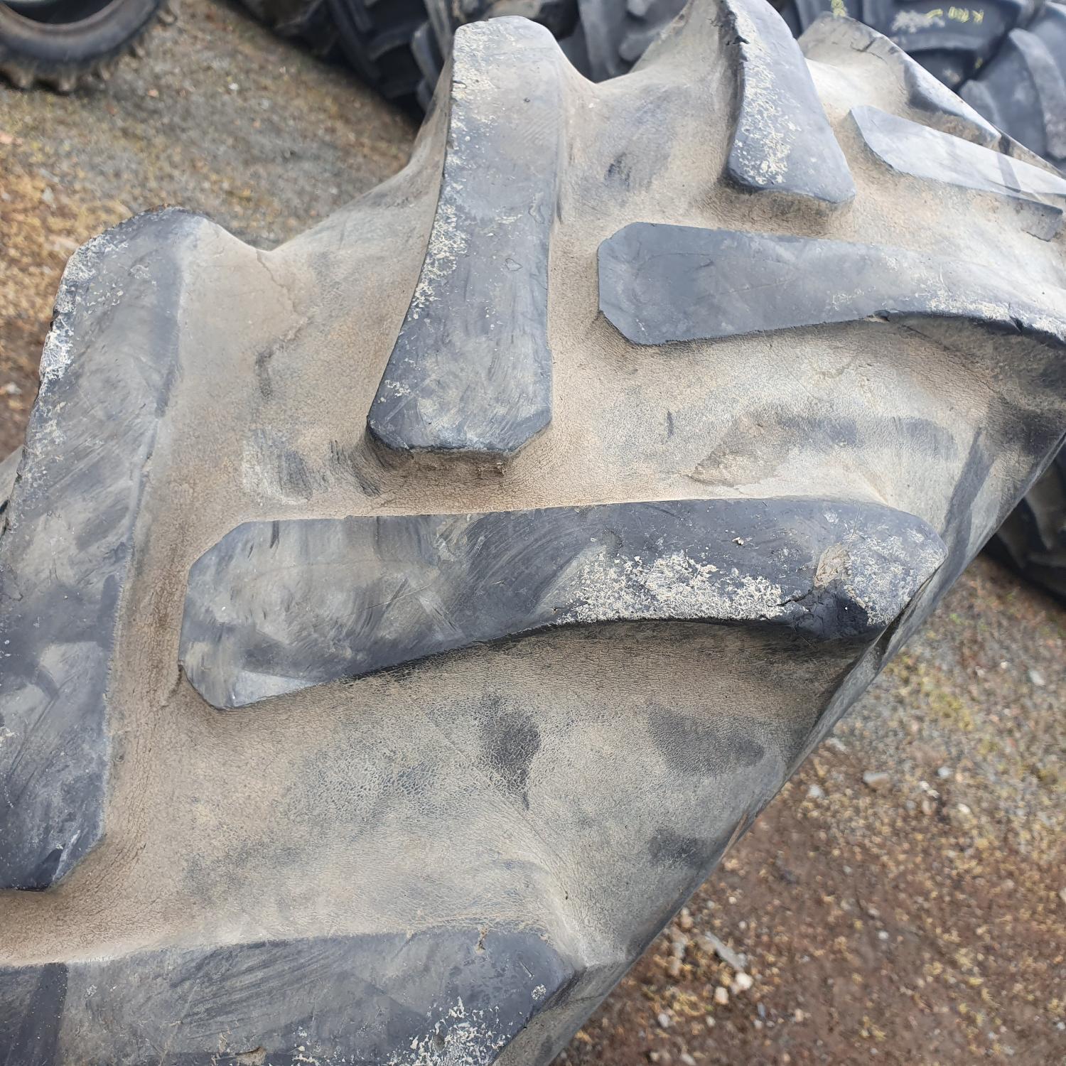  Cauciucuri 12.4-32 (320/85R32) Semperit