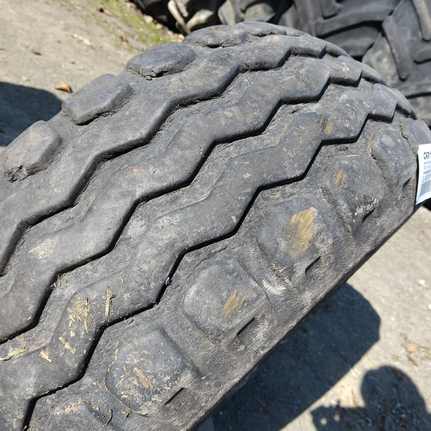  Cauciucuri 10.0/75-15.3 (260/70R15.3) Bkt