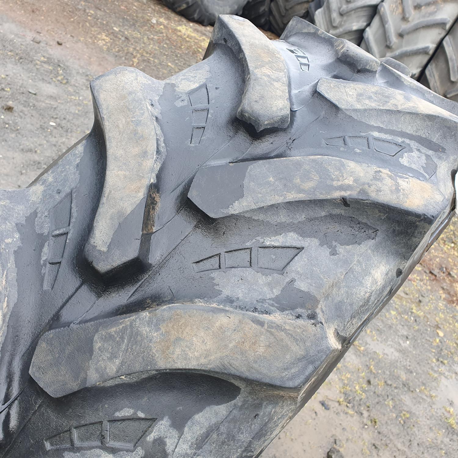  Cauciucuri 360/70R24  Petlas