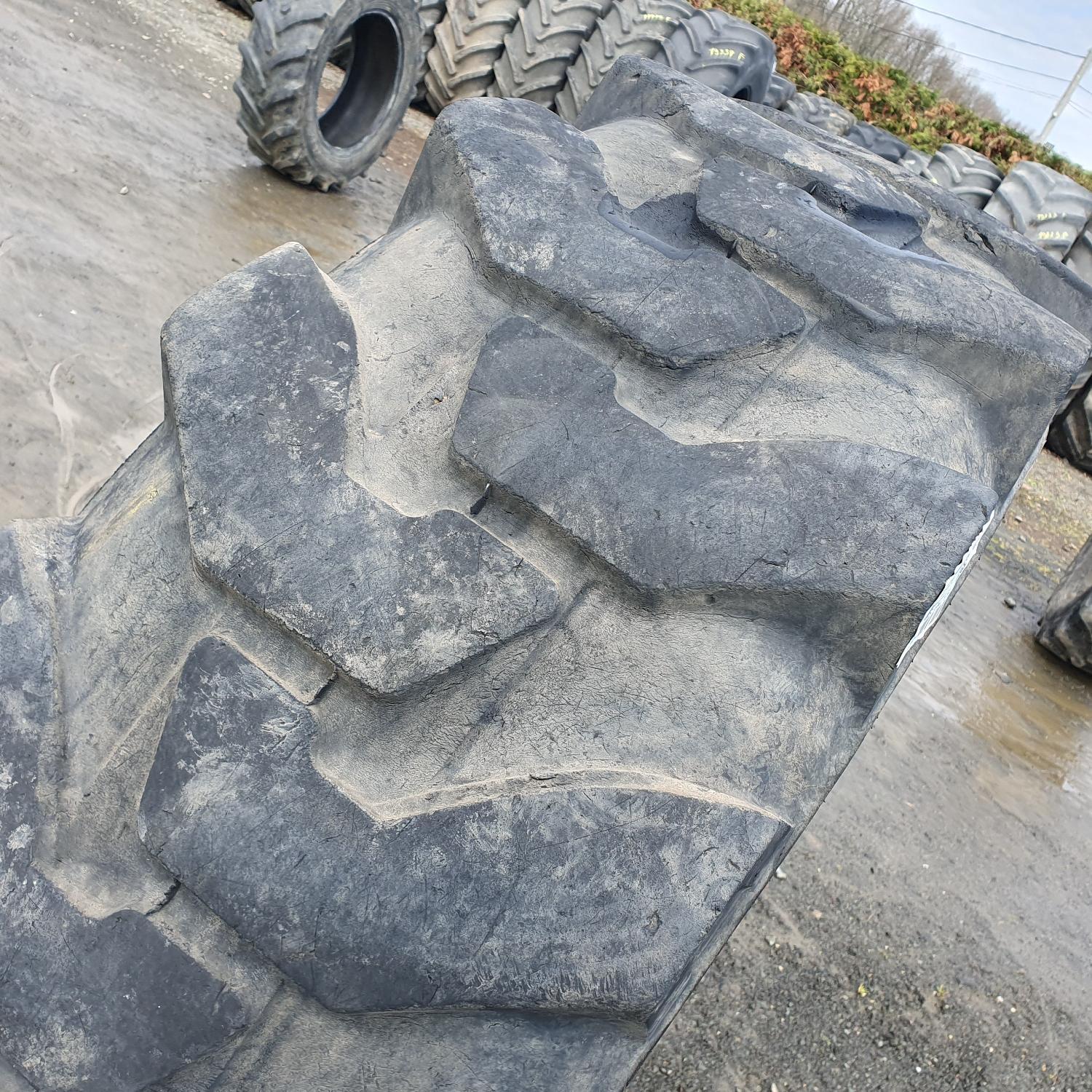  Cauciucuri 16.9-28 (420/85R28) Camso