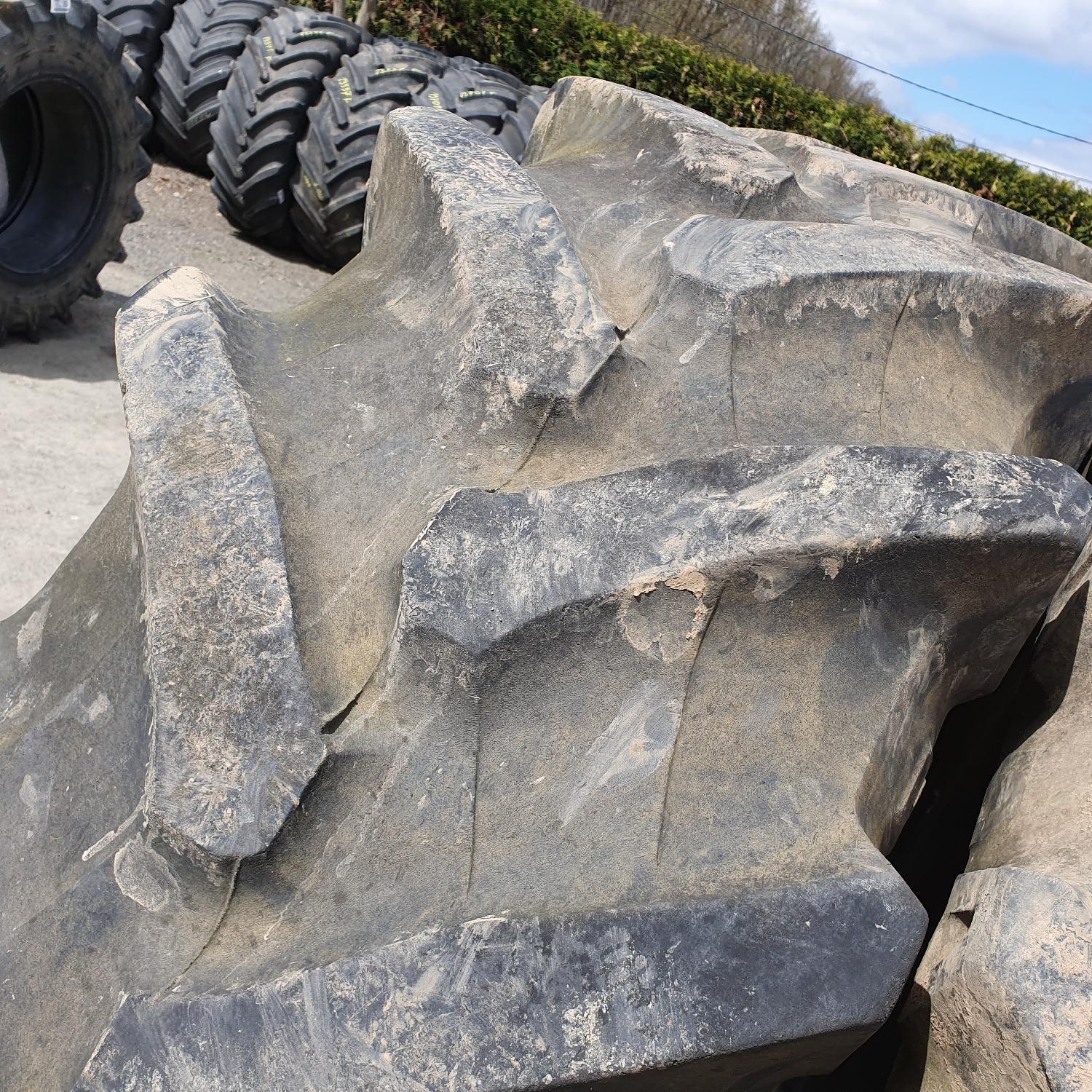  Cauciucuri 520/70R38  Pirelli