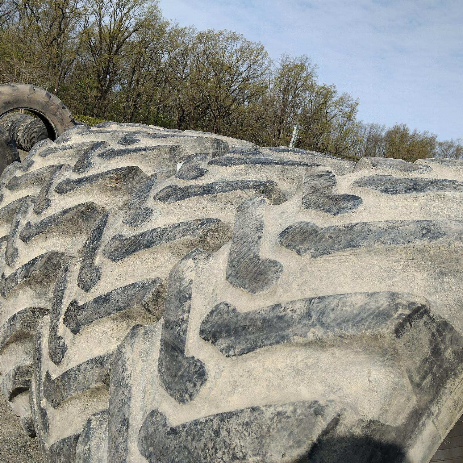  Cauciucuri 440/80-28 (16.9R28) Michelin