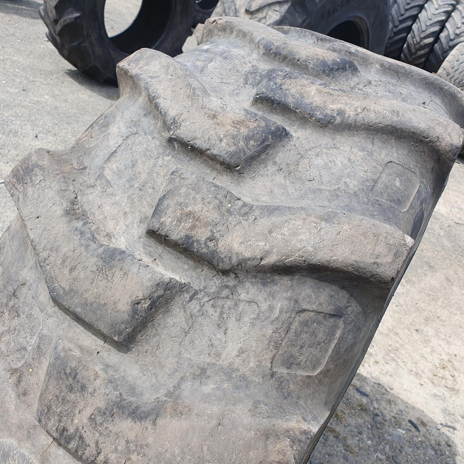  Cauciucuri 16.9-24 (420/85R24) Speedways