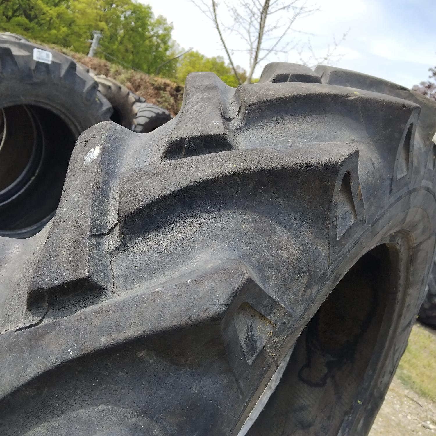  Cauciucuri 12.4-32 (320/85R32) Universal