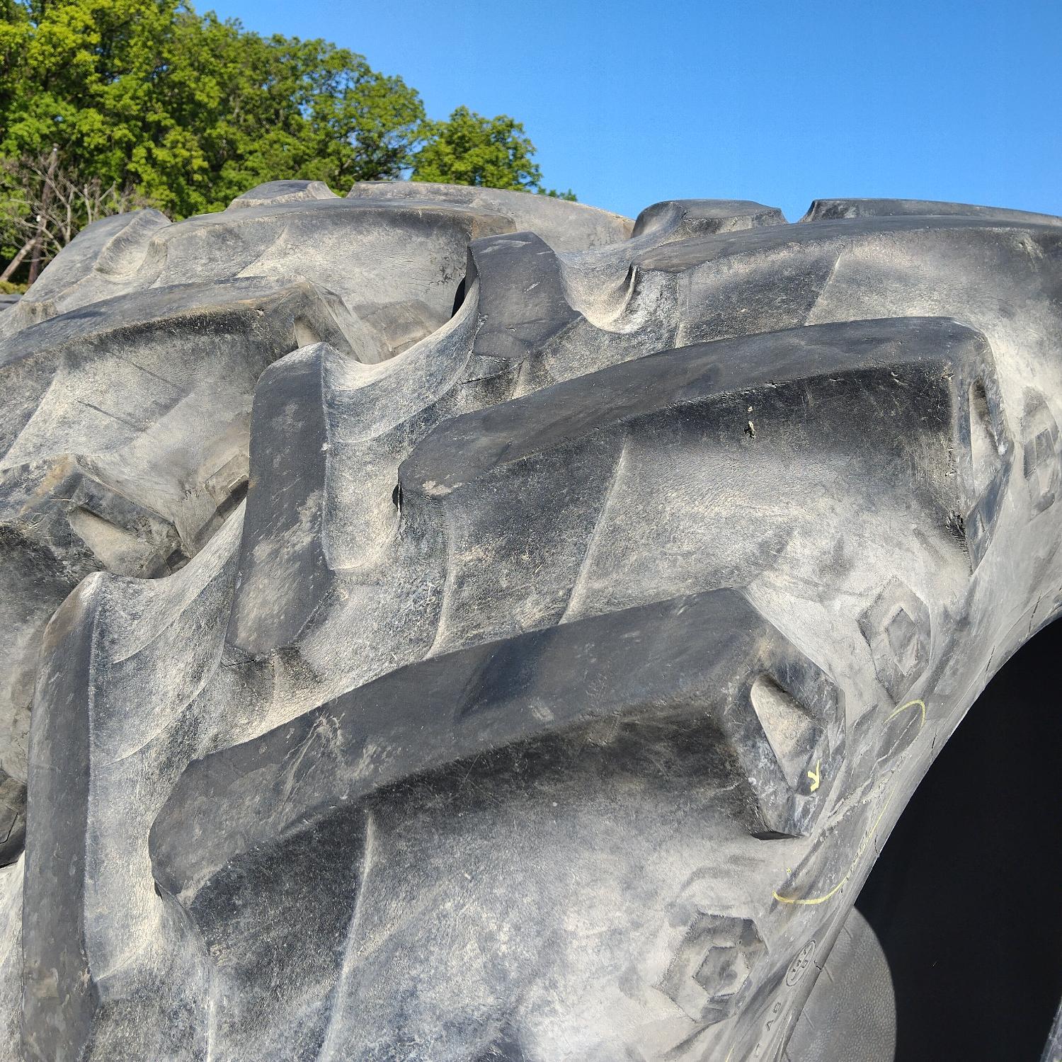  Cauciucuri 520/70R38  Pirelli