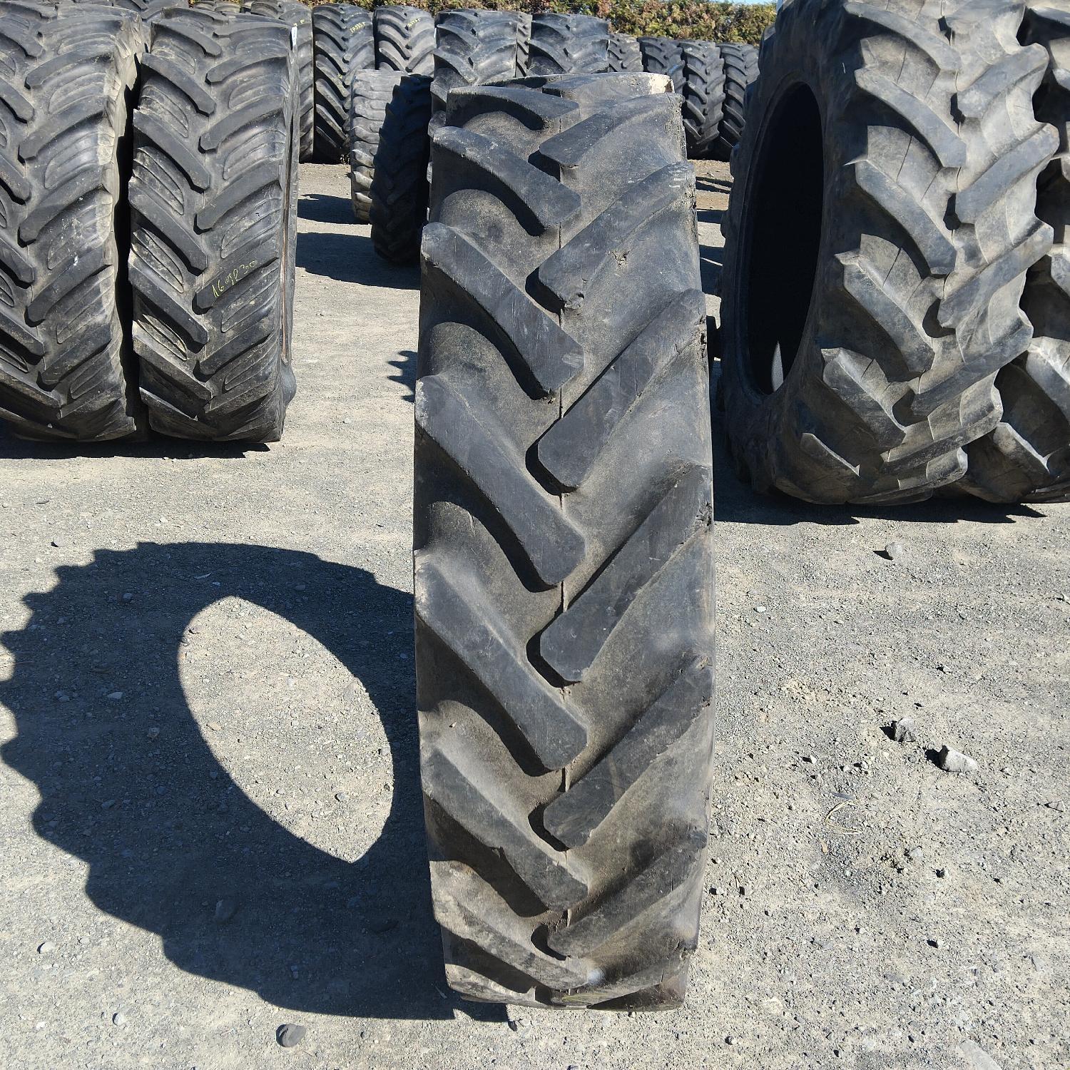  Cauciucuri 12.4-32 (320/85R32) Semperit