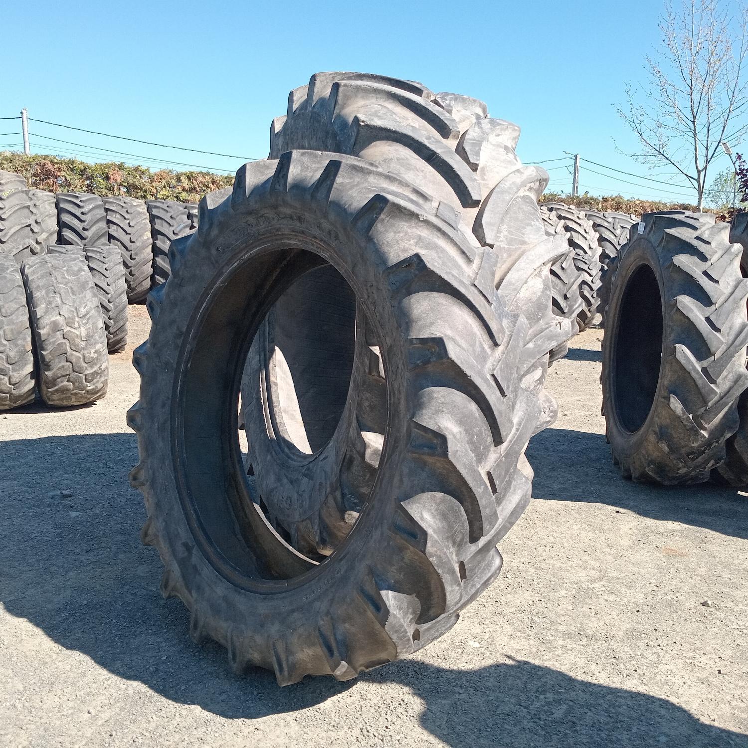 Cauciucuri 12.4-32 (320/85R32) Vredestein
