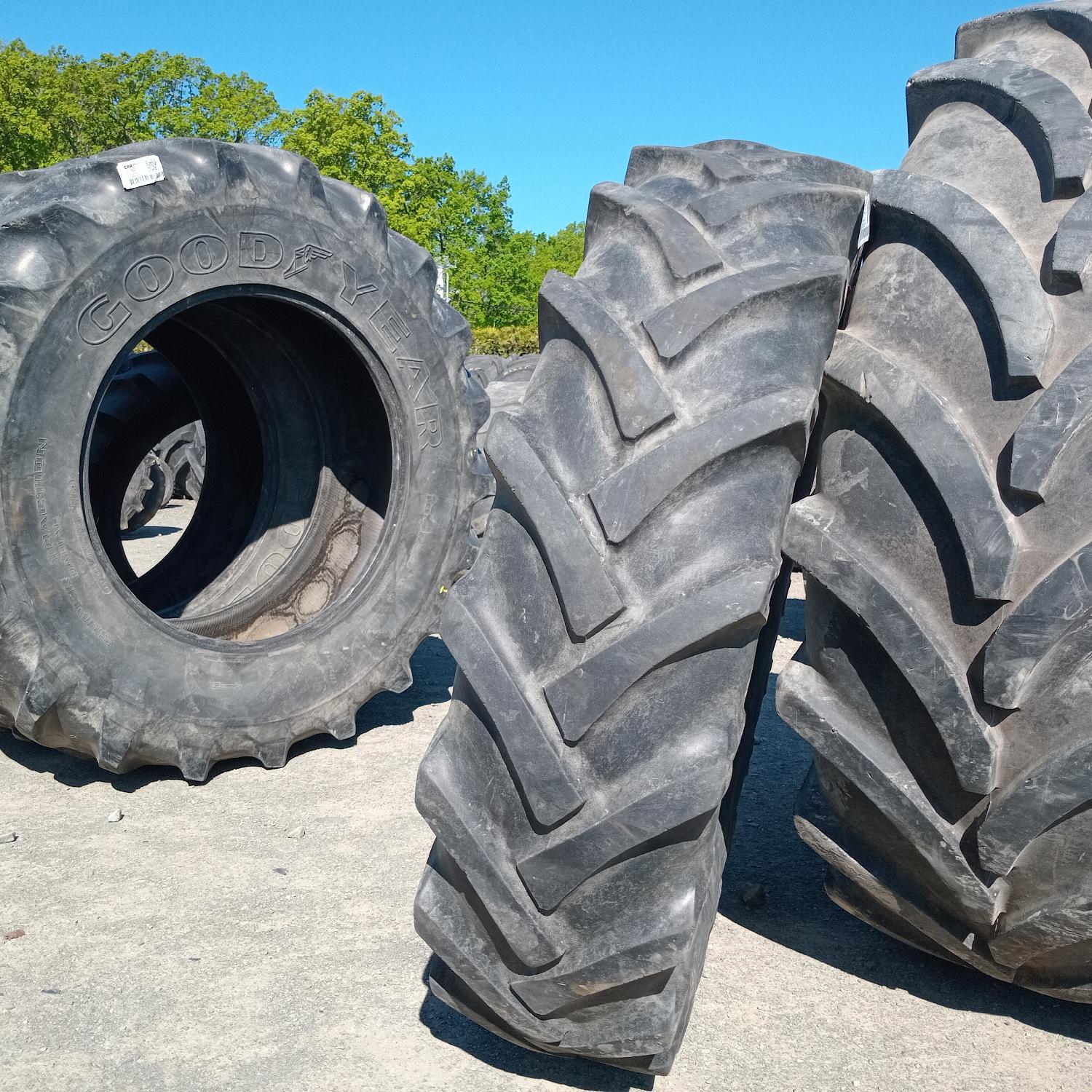  Cauciucuri 12.4-32 (320/85R32) Vredestein