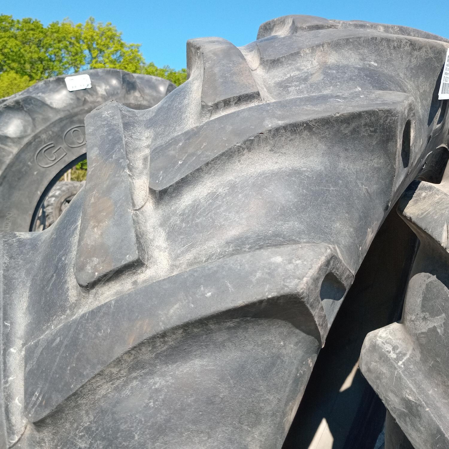  Cauciucuri 12.4-32 (320/85R32) Vredestein