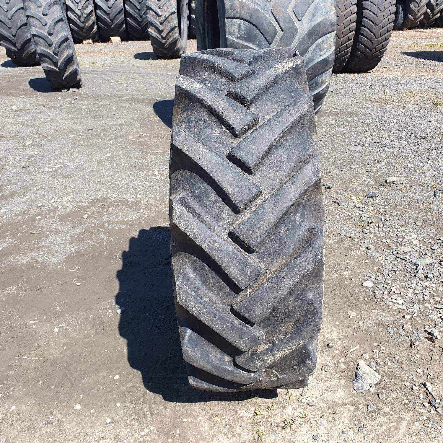  Cauciucuri 10.0/75-15.3 (260/70R15.3) Bkt