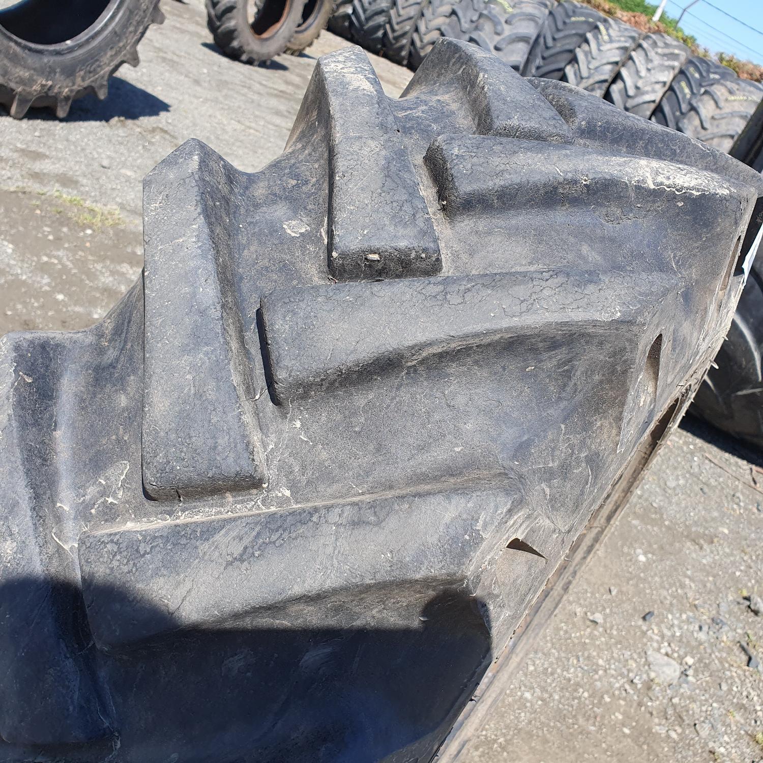  Cauciucuri 10.0/75-15.3 (260/70R15.3) Bkt