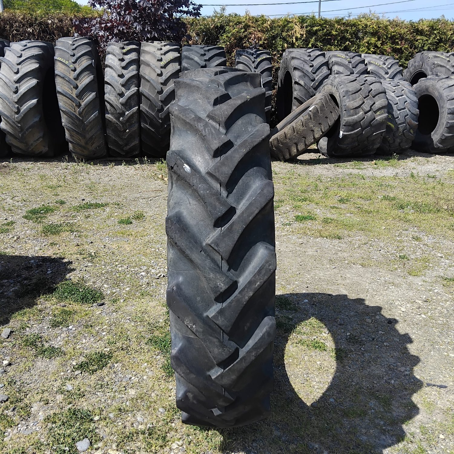  Cauciucuri 12.4-32 (320/85R32) Universal