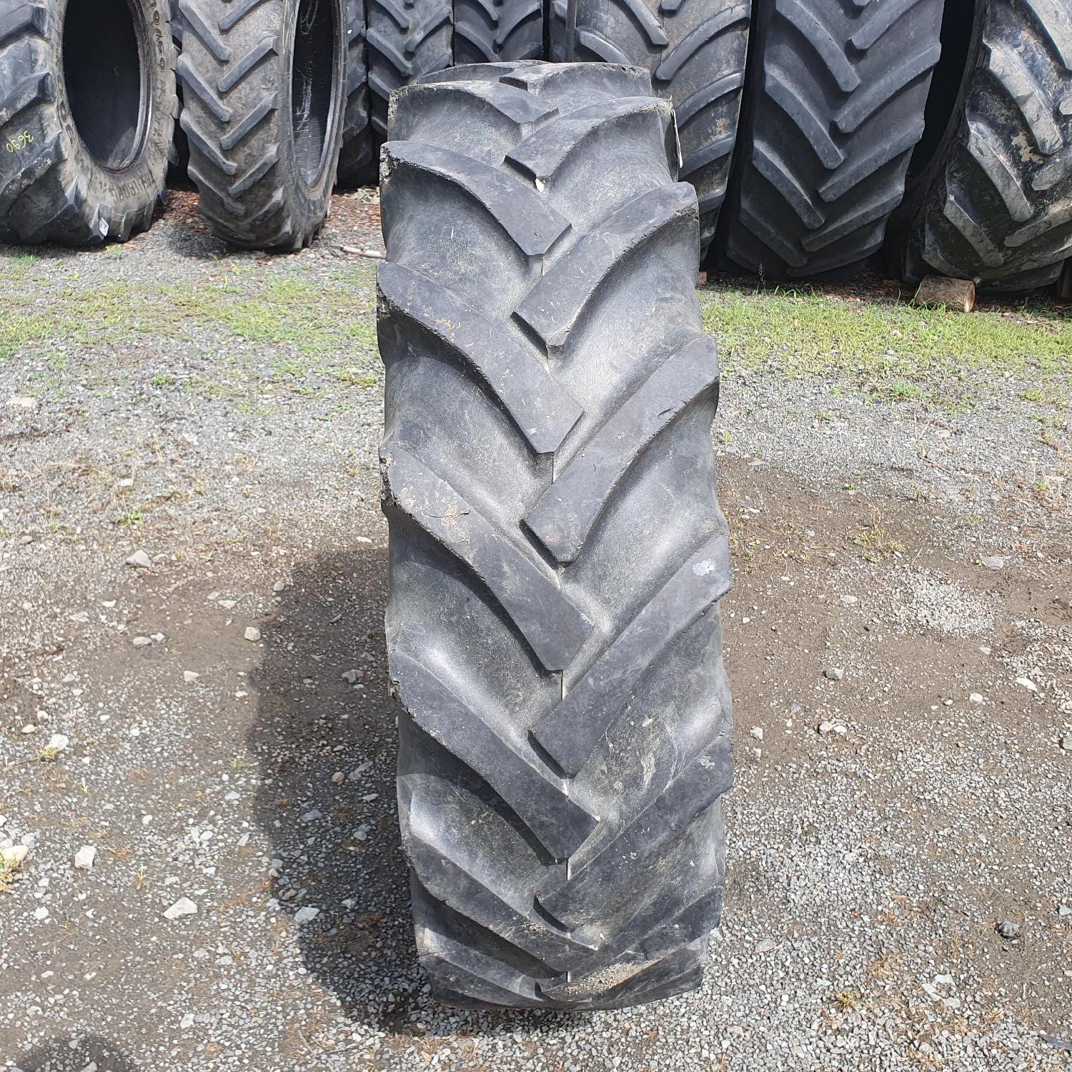  Cauciucuri 12.4-28 (320/85R28) Vredestein