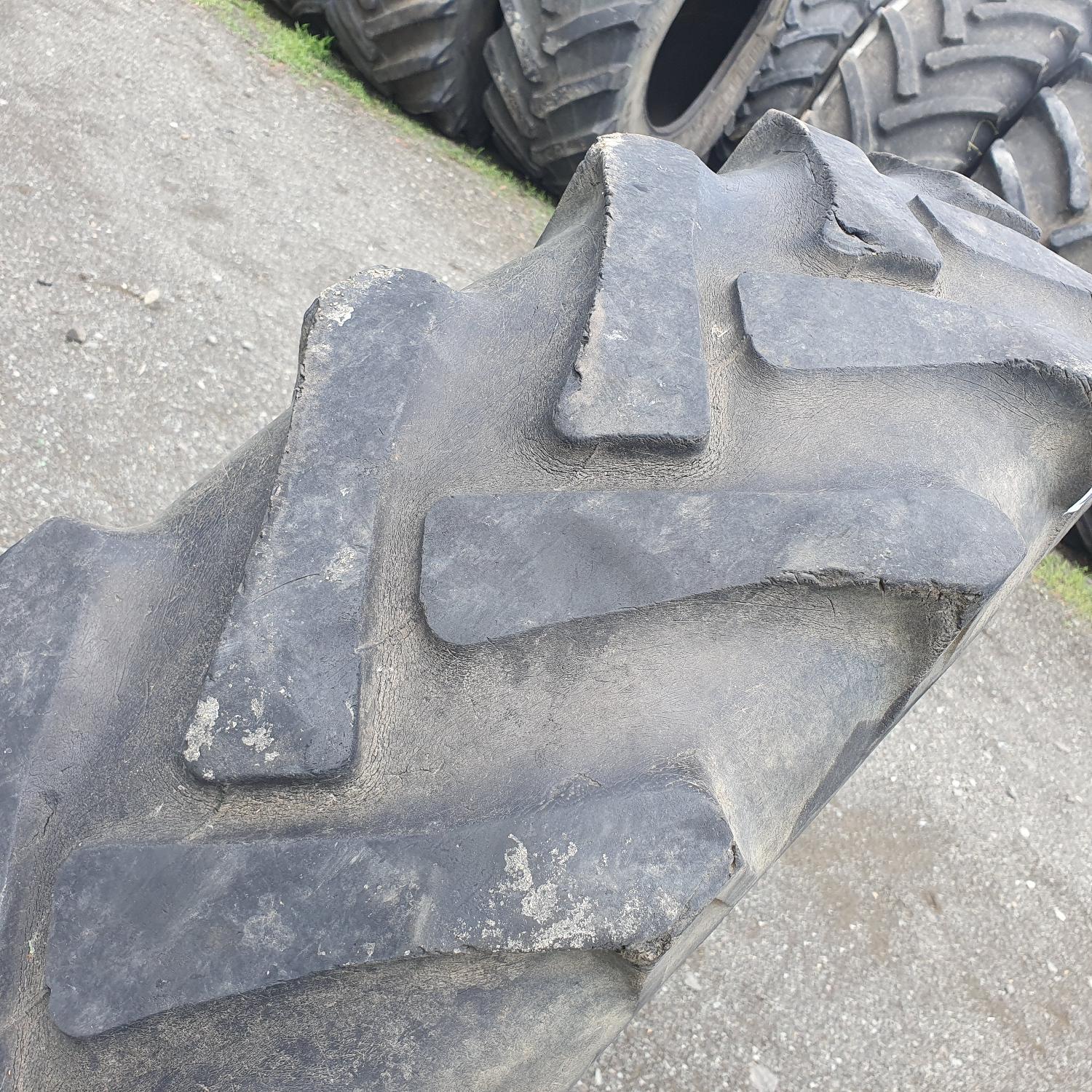  Cauciucuri 11.2-28 (280/85R28) Semperit