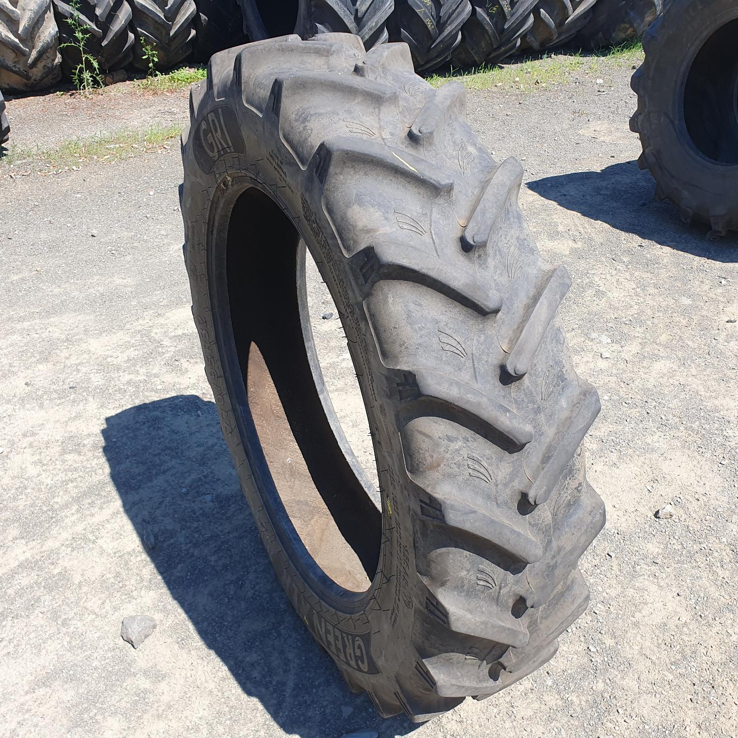  Cauciucuri 270/95R32 (11.2R32) Gri