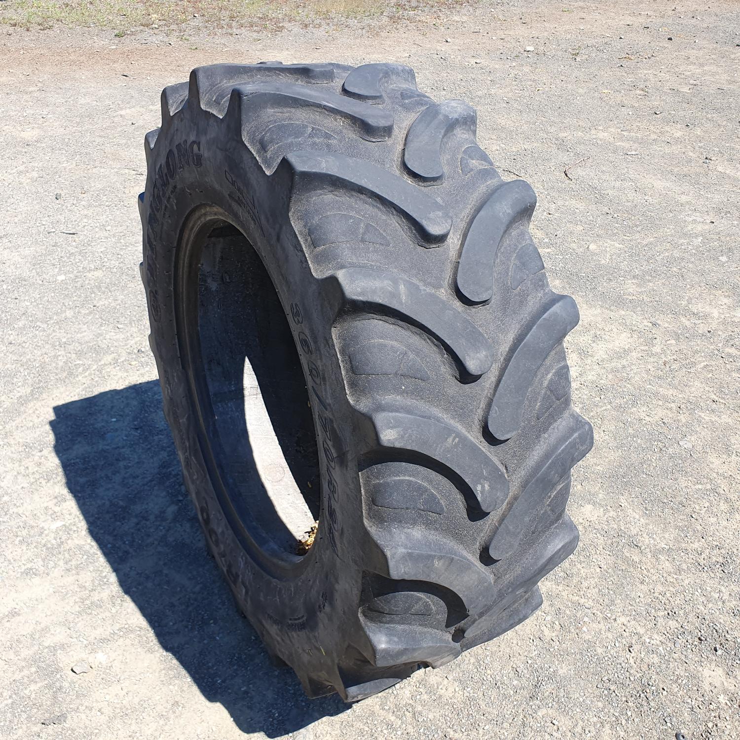  Cauciucuri 360/70R24  Linglong