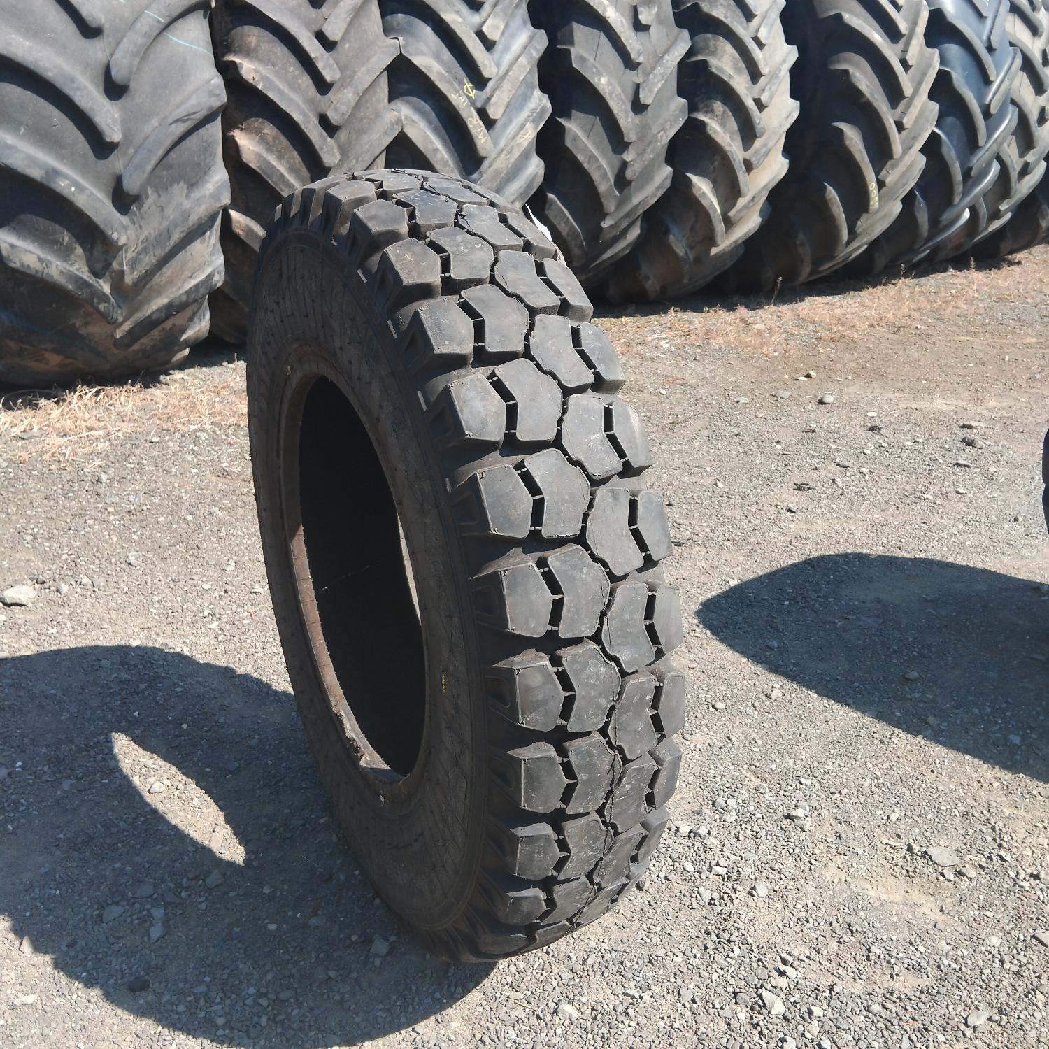  Cauciucuri 8.25R20  Universal