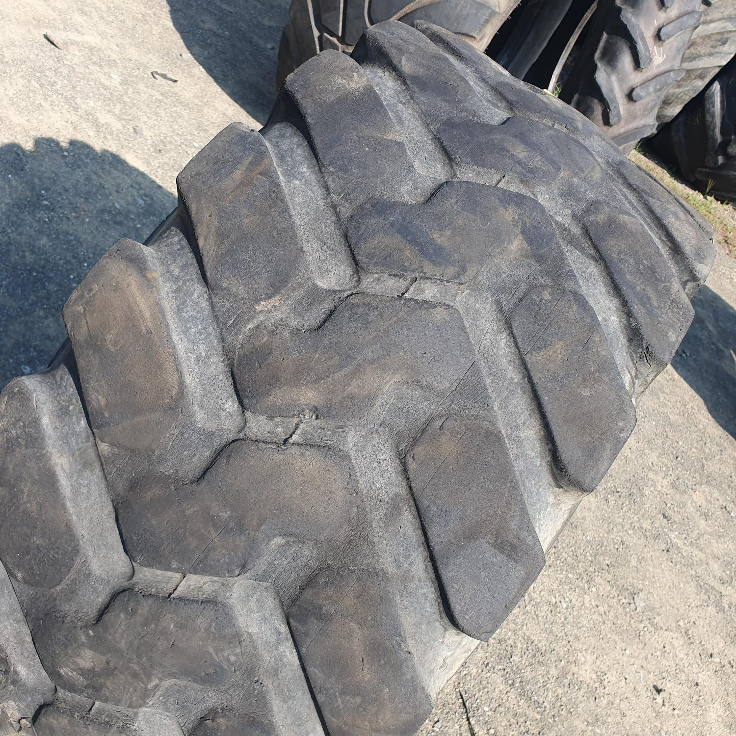  Cauciucuri 405/70R18  Firestone
