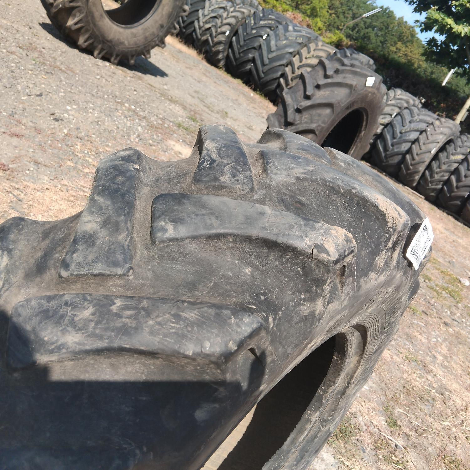  Cauciucuri 10.5-18 (10.5/80R18) Semperit
