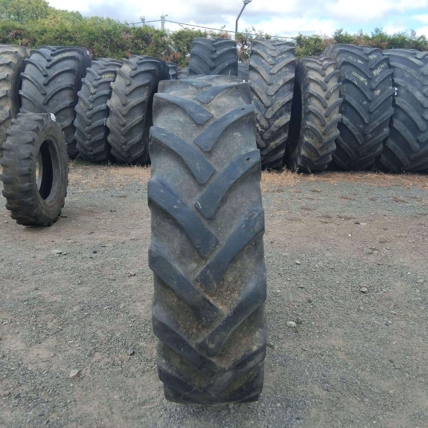  Cauciucuri 12.4-28 (320/85R28) Vredestein