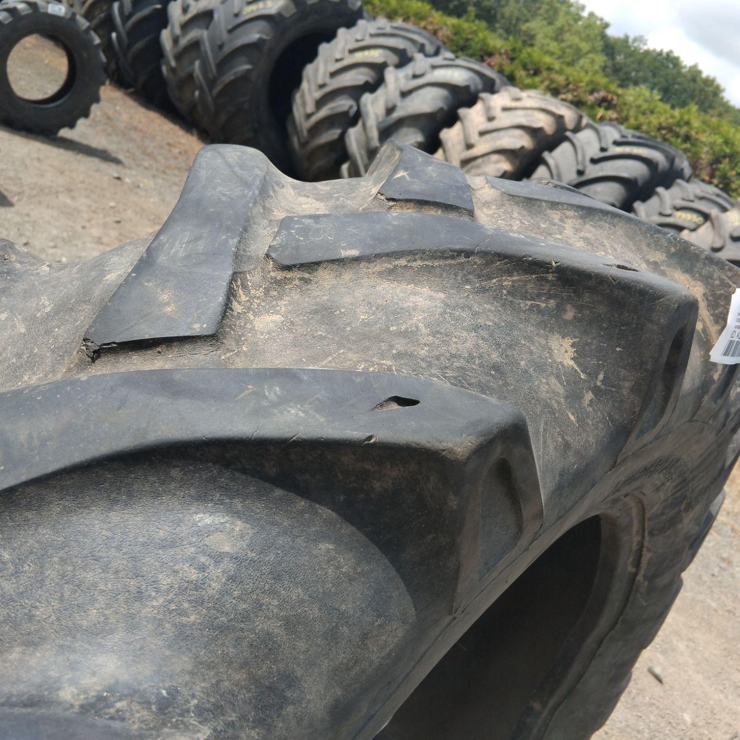  Cauciucuri 12.4-28 (320/85R28) Vredestein