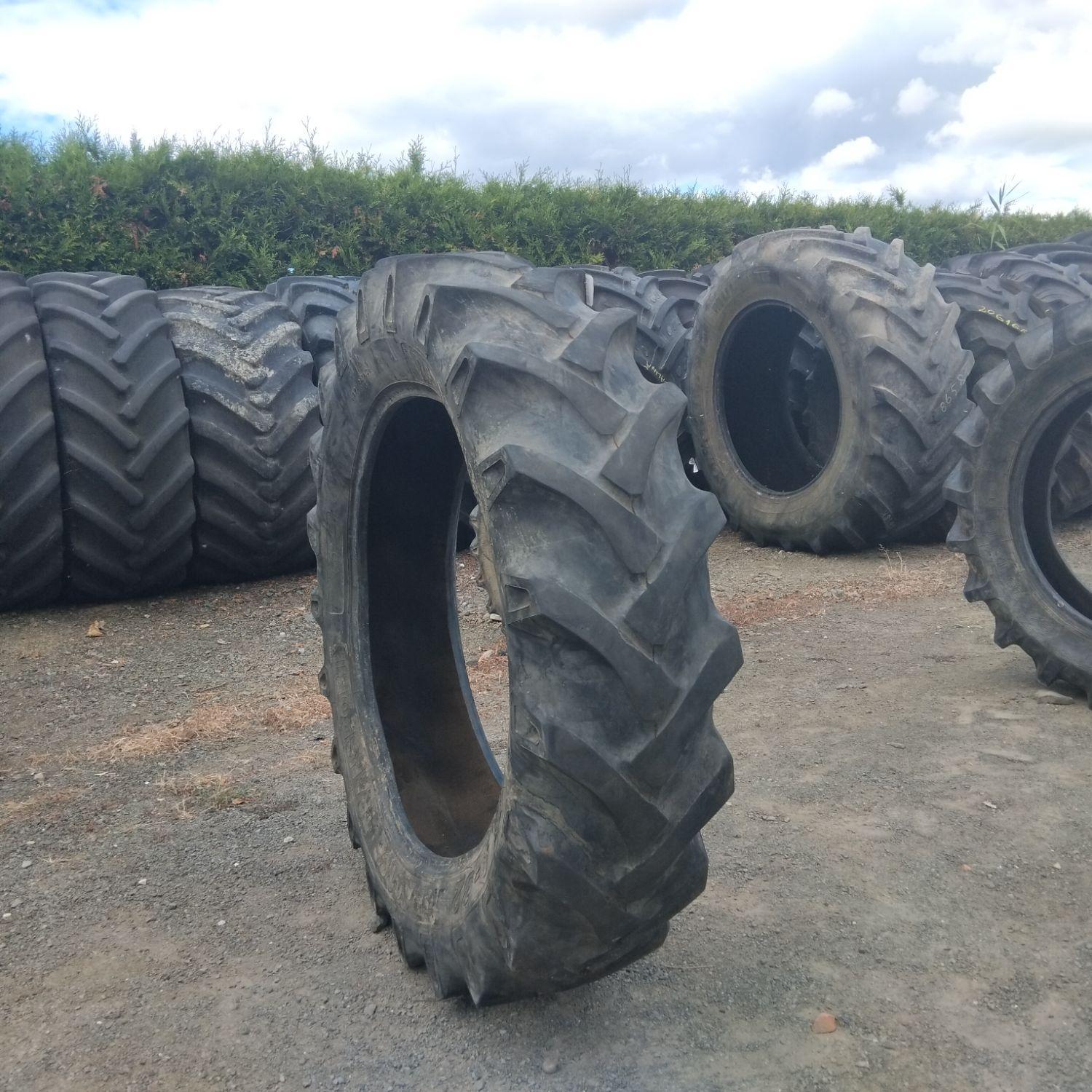  Cauciucuri 12.4-32 (320/85R32) Vredestein