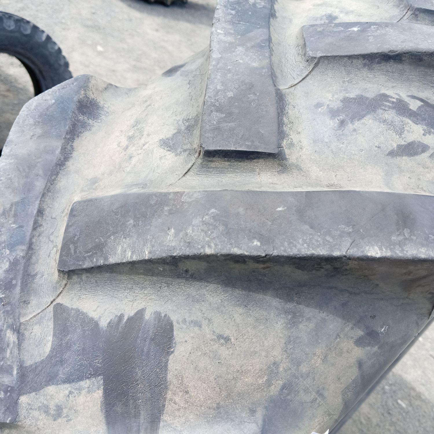  Cauciucuri 12.4-32 (320/85R32) Semperit