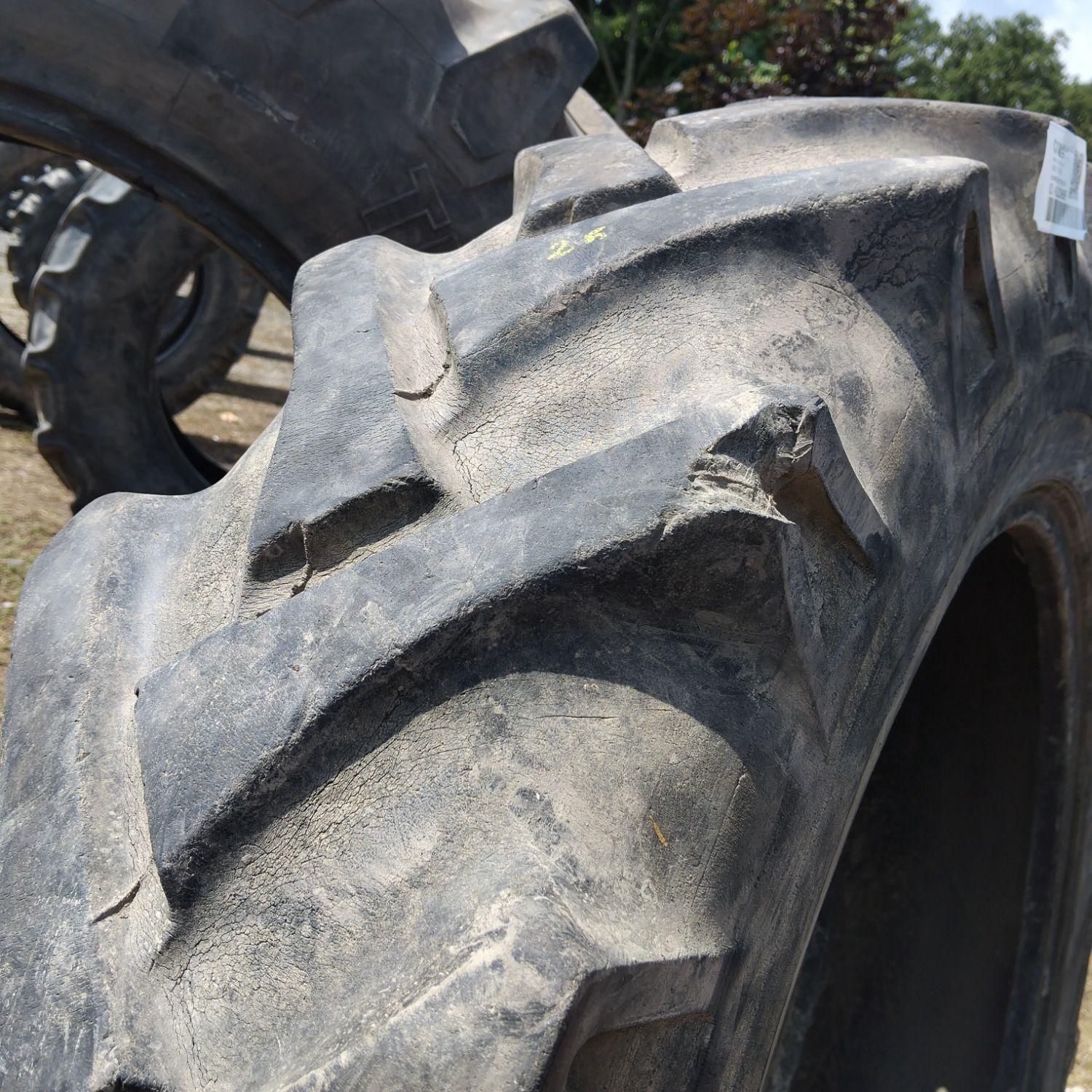  Cauciucuri 12.4-32 (320/85R32) Universal
