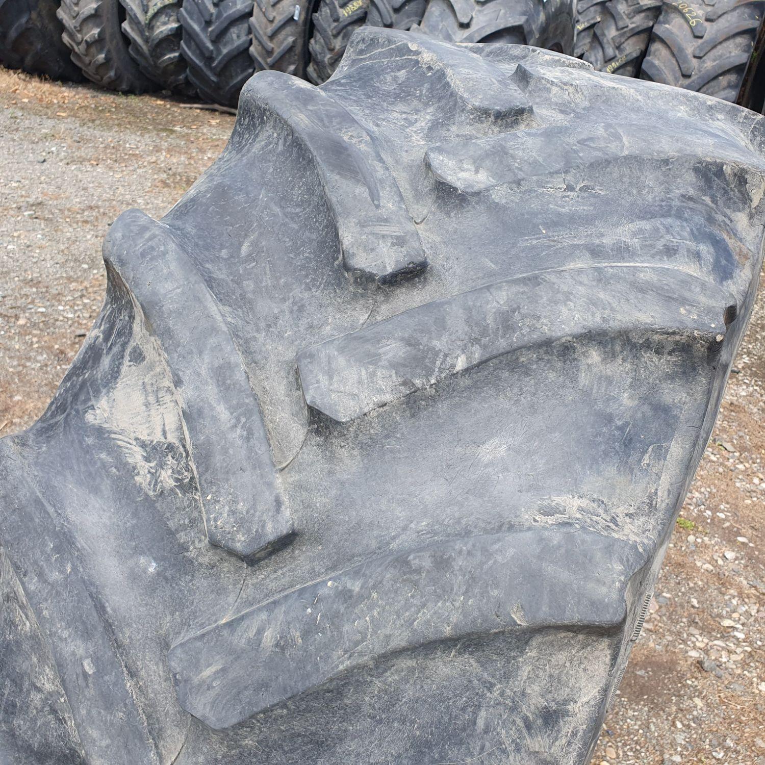  Cauciucuri 440/65R24  Continental