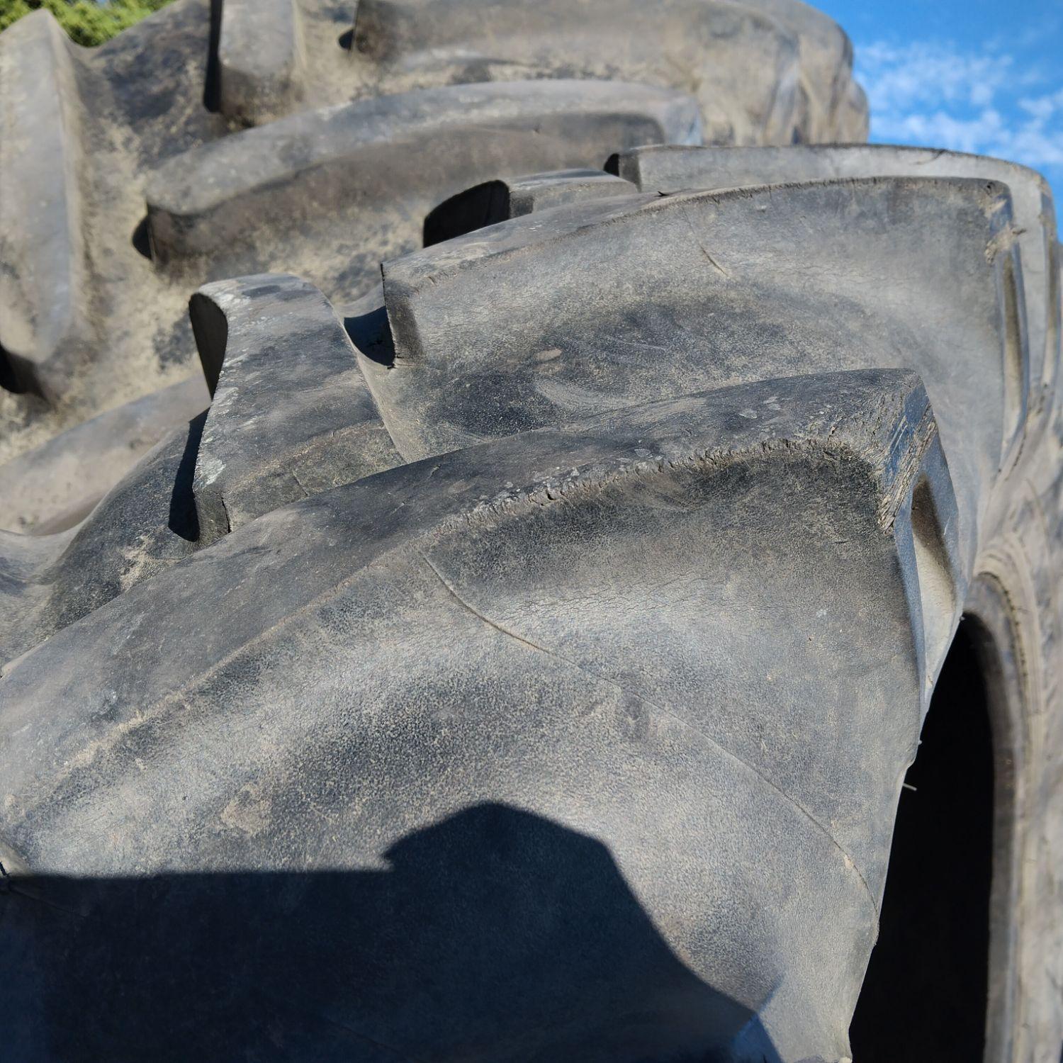  Cauciucuri 13.6-36 (340/85R36) Vredestein