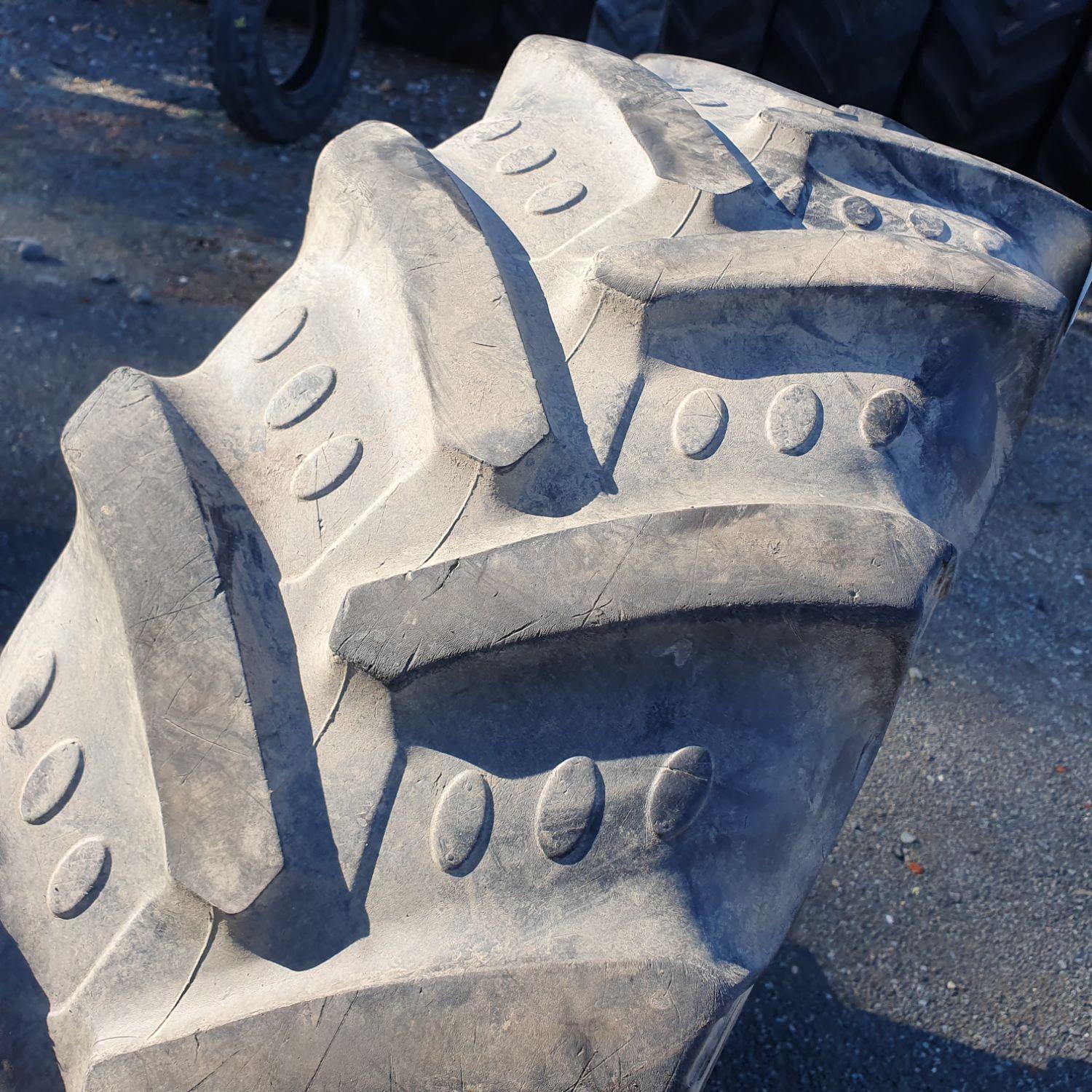  Cauciucuri 320/70R24  Bkt