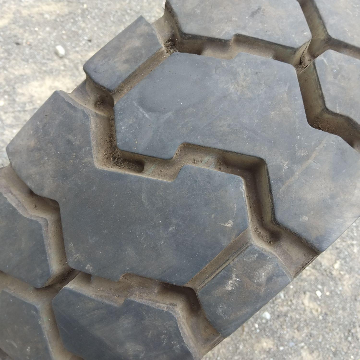  Cauciucuri 250/70R15  Continental