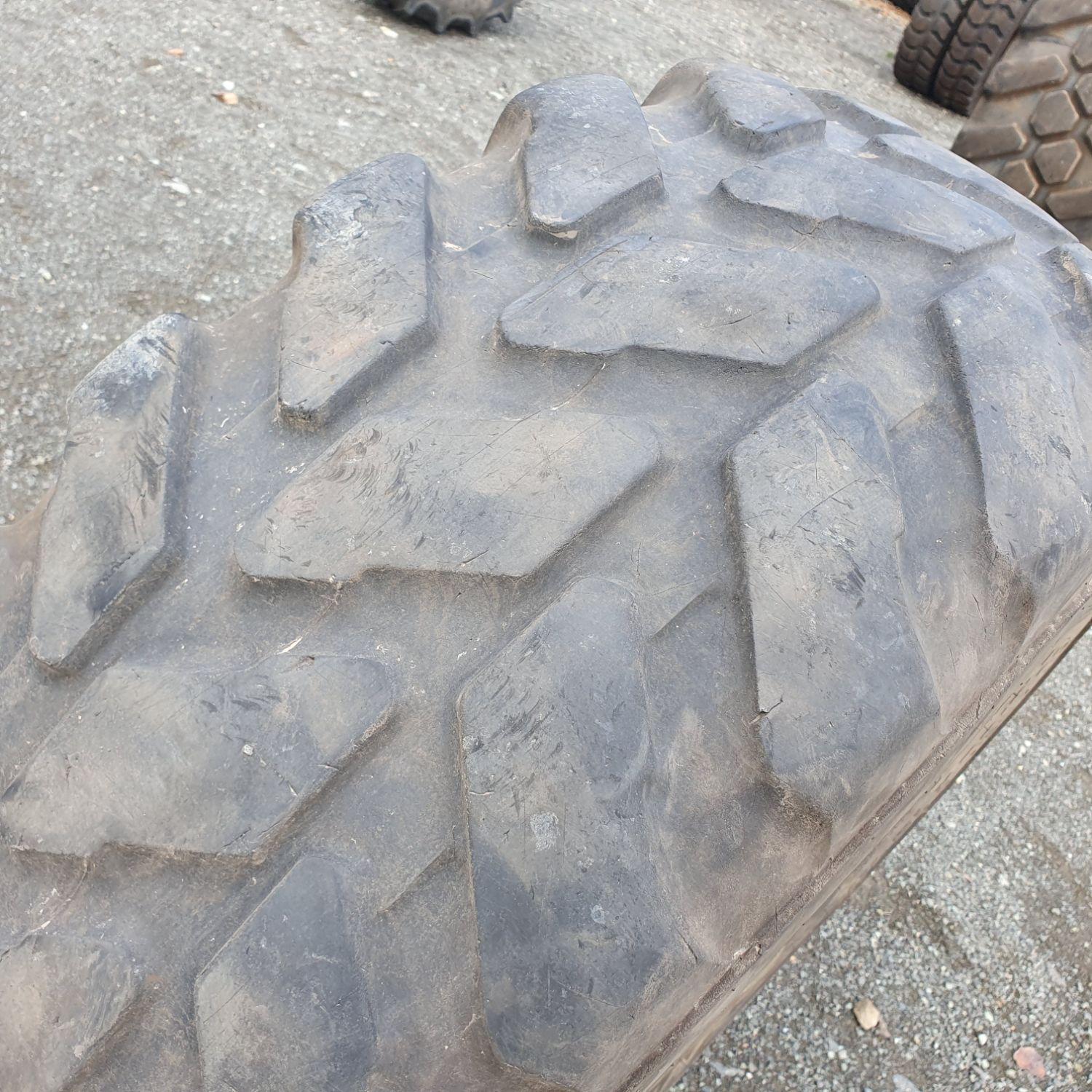  Cauciucuri 340/80R18 (12.5R18) Vredestein