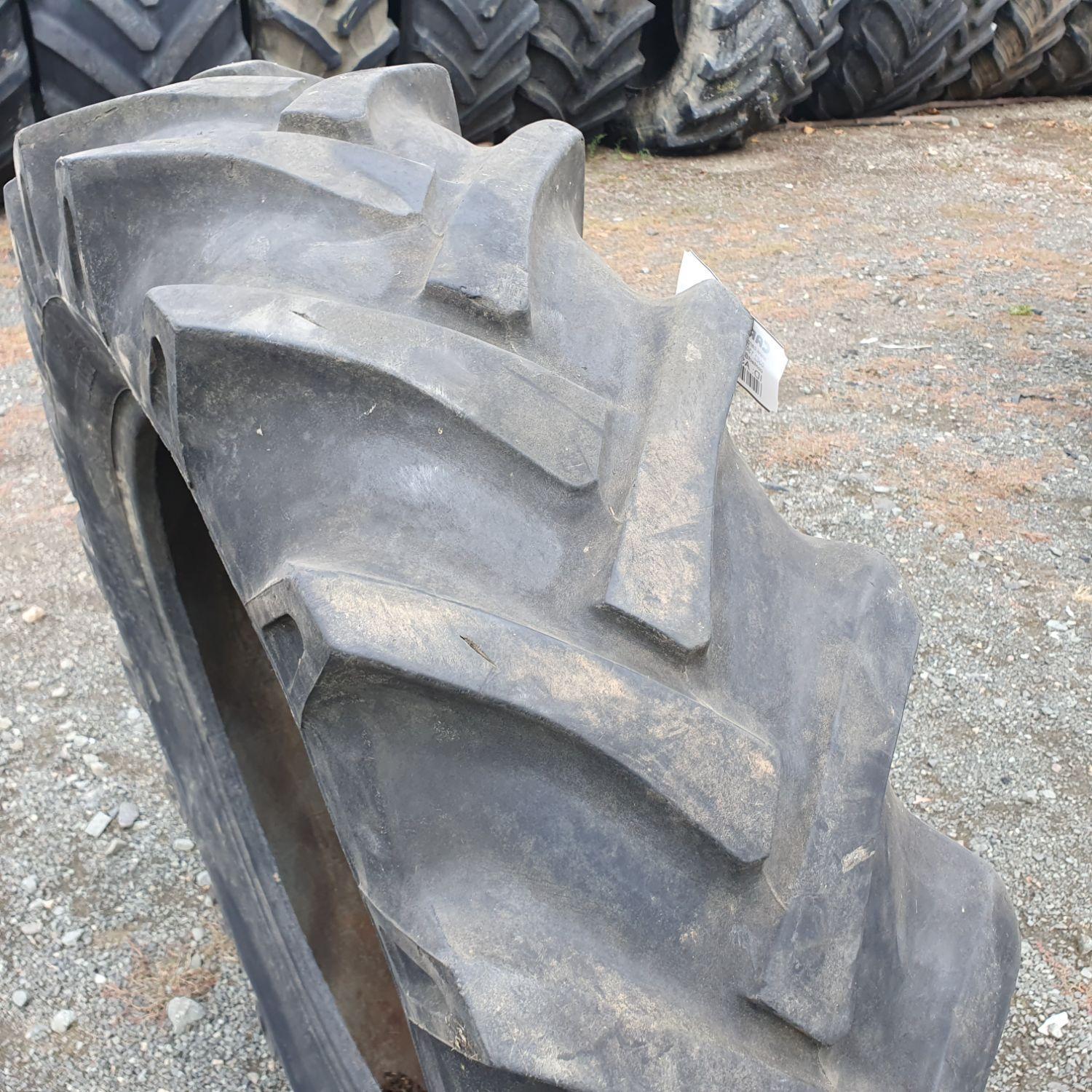  Cauciucuri 12.4-28 (320/85R28) Vredestein