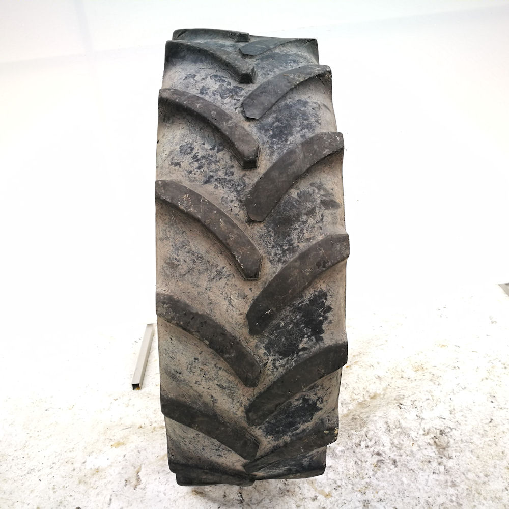  Cauciucuri 340/85 24 (13.6R24) Vredestein
