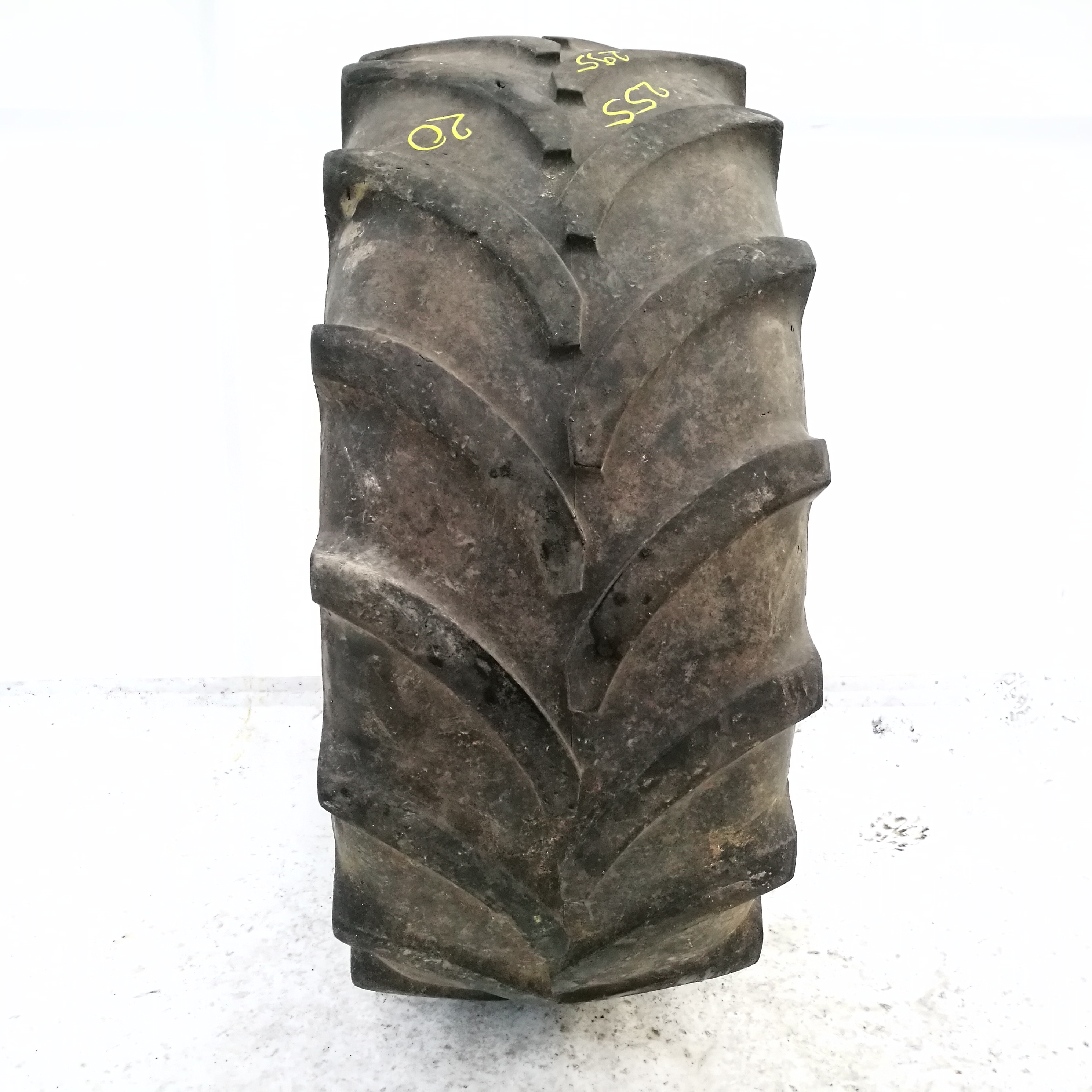  Cauciucuri 440/65 24  Vredestein