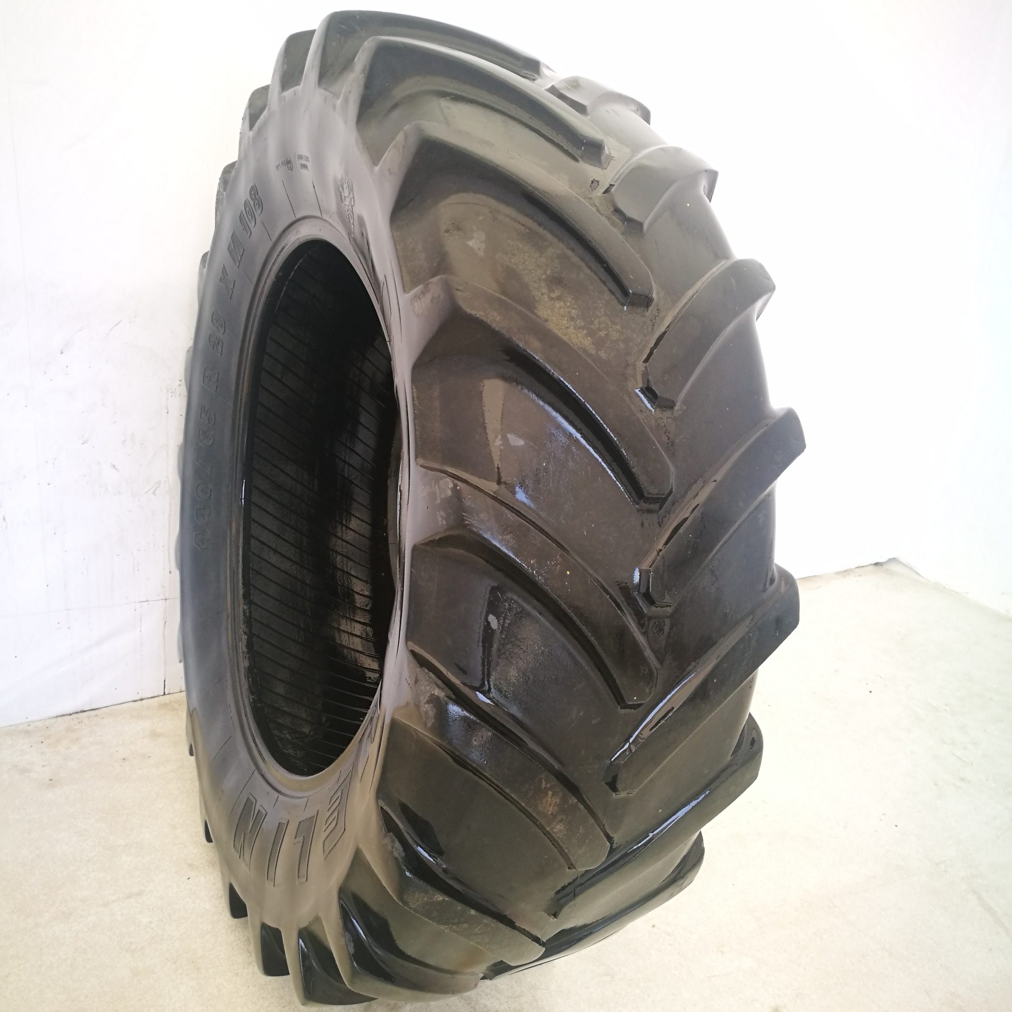  Cauciucuri 440/65R28 Michelin