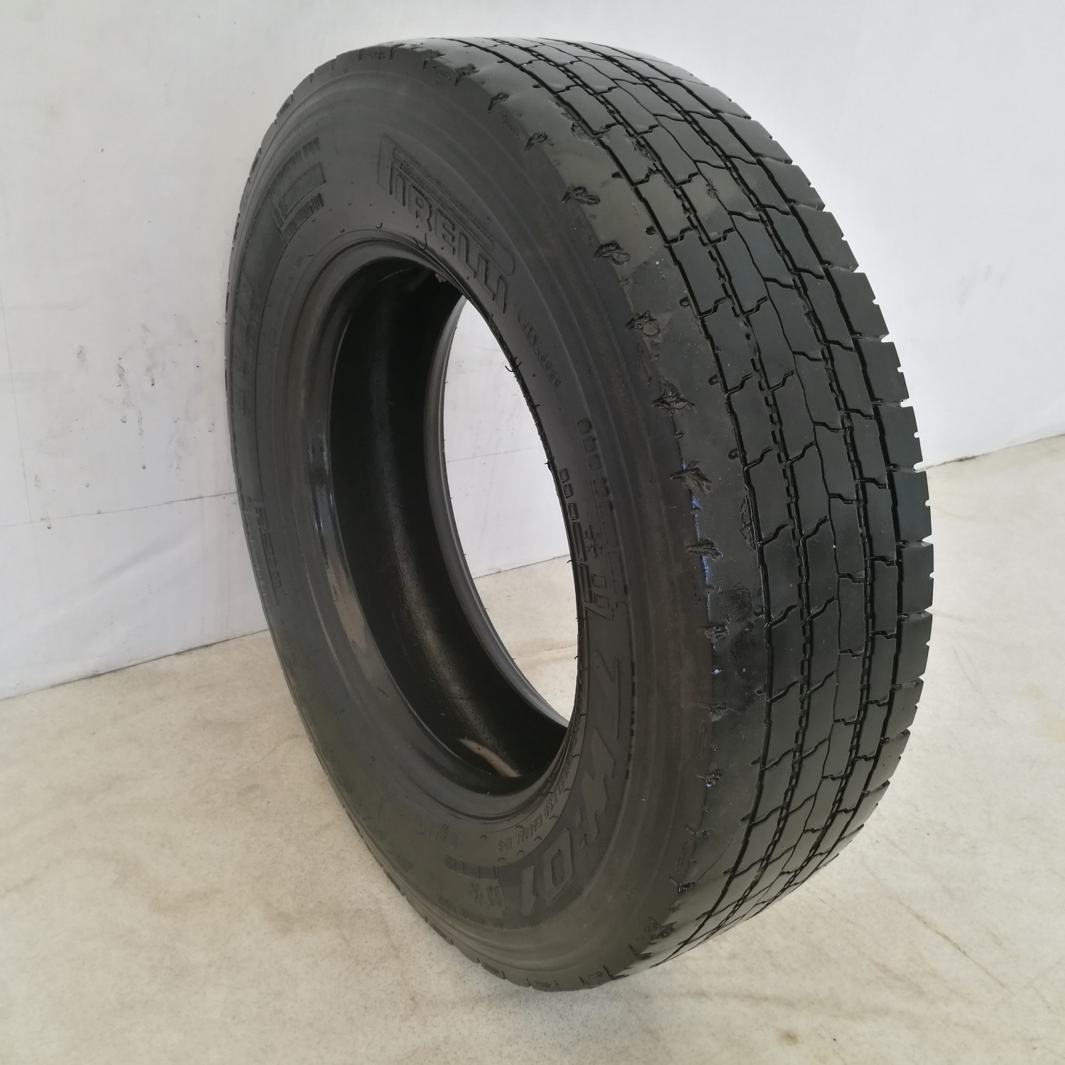 Cauciucuri 215/75 17.5  Pirelli