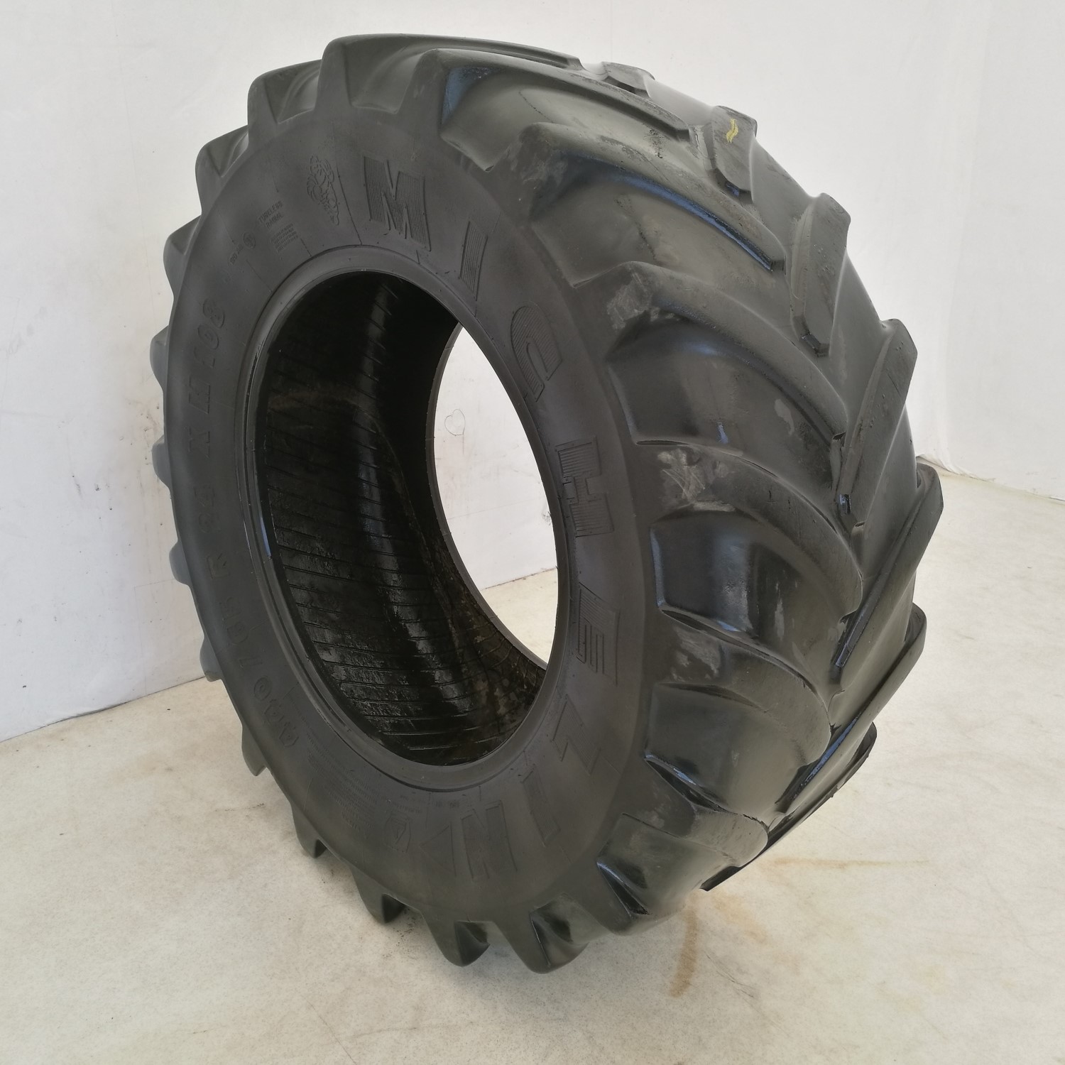  Cauciucuri 440/65 24  Michelin