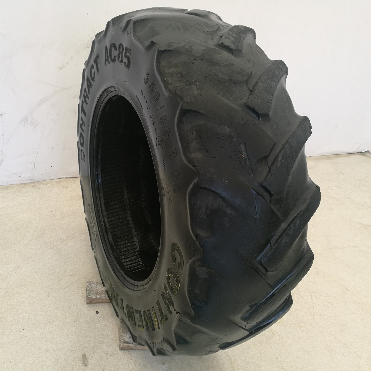  Cauciucuri 340/85R24 Continental